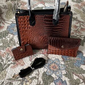 Elegant Brown Crocodile Pattern Women's Bag Set